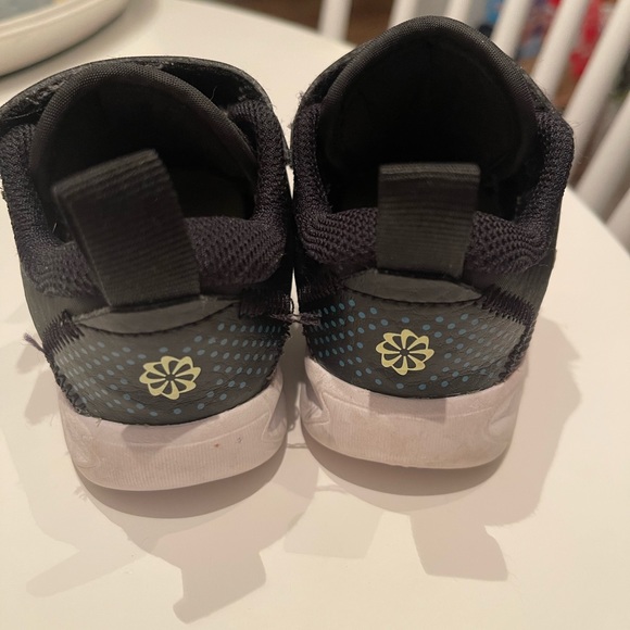 Nike omni sneakers size 5c - Picture 4 of 4